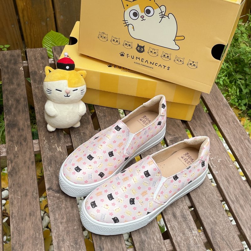 Paidal x 黄阿玛 樱花满版印刷电绣厚底懒人鞋不弯腰鞋-樱花粉 - 女款休闲鞋 - 棉．麻 粉红色