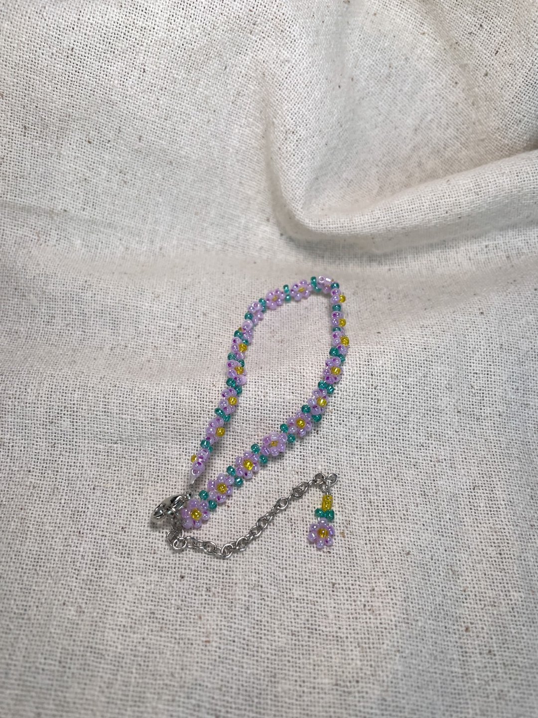 beads flower bracelet  (non stretch string) - 手链/手环 - 塑料 多色