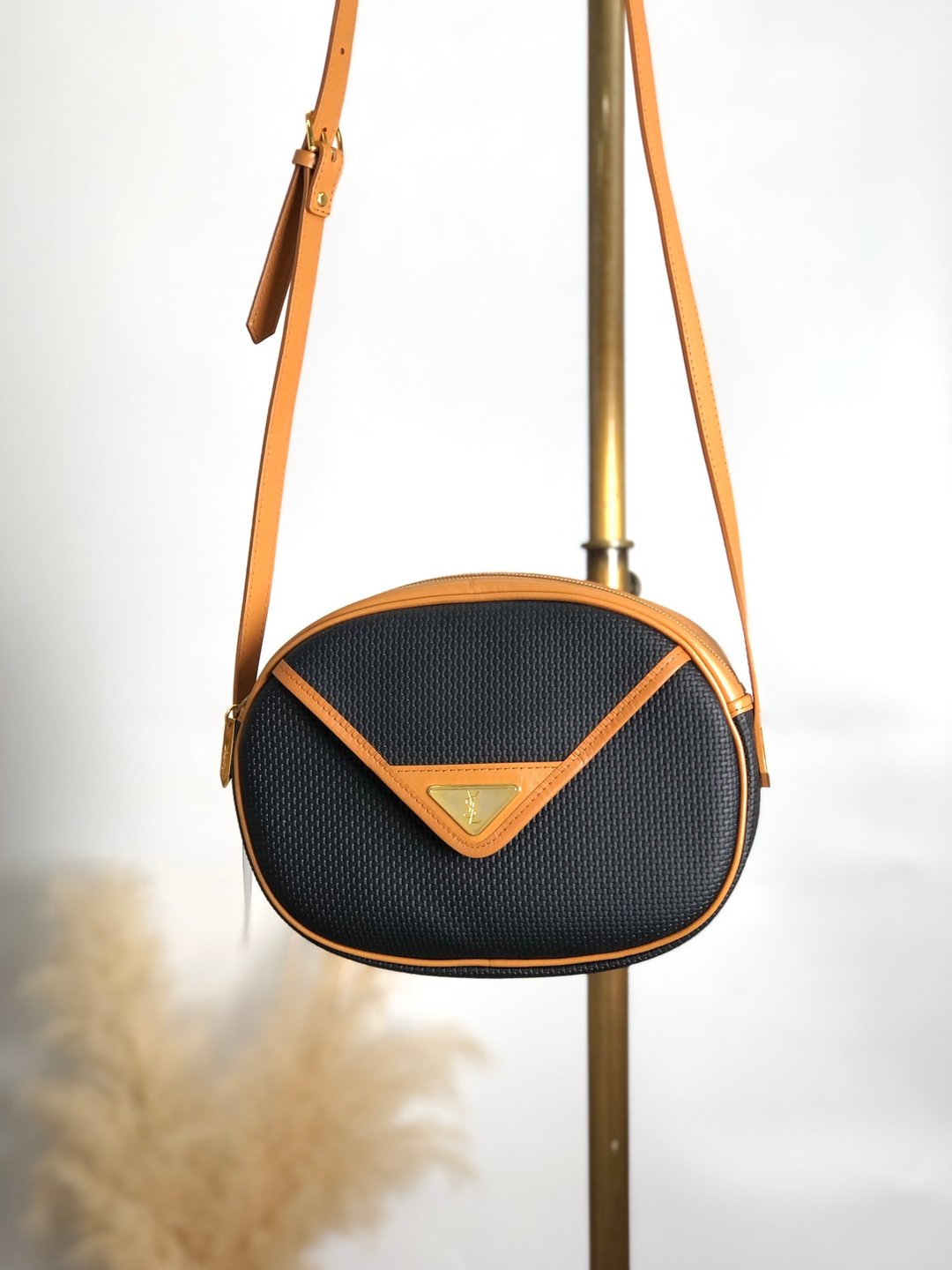 【日本直送，名牌包装】Yves Saint Laurent 单肩包黑驼色 YSL Logo PVC 复古 vepfst - 侧背包/斜挎包 - 防水材质 黑色