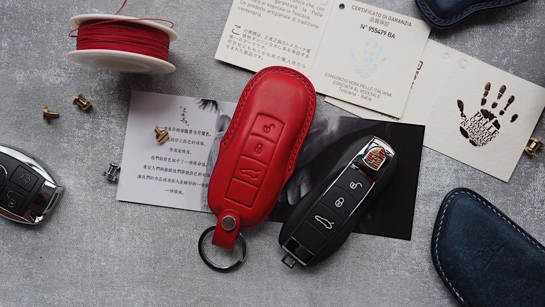 保时捷Porsche车钥匙套 纯手工牛皮 定制化刻字礼物 订制颜色款式 - 钥匙链/钥匙包 - 真皮 多色