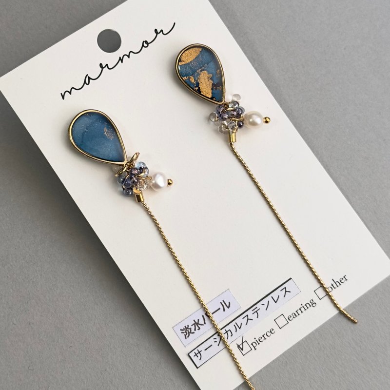 【现货1件】蓝色 酒精墨水艺术 长耳环 医疗级不锈钢 摇曳 缕空 设计 金色 淡水珍珠 捷克玻璃珠 简约 蓝 - 耳环/耳夹 - 树脂 蓝色
