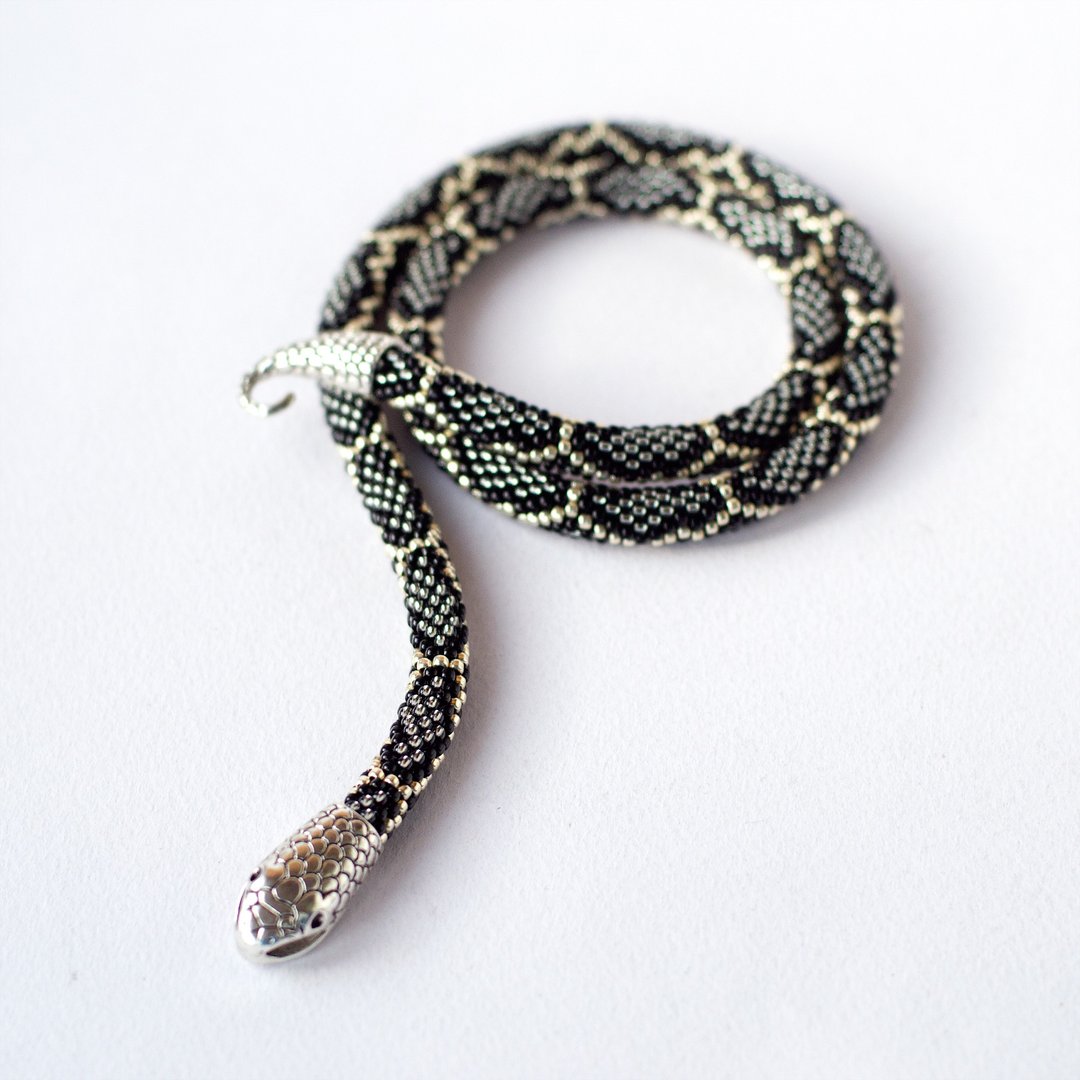 Gray beaded snake necklace, Bead crochet necklace, Seed bead jewelry - 项链 - 玻璃 灰色