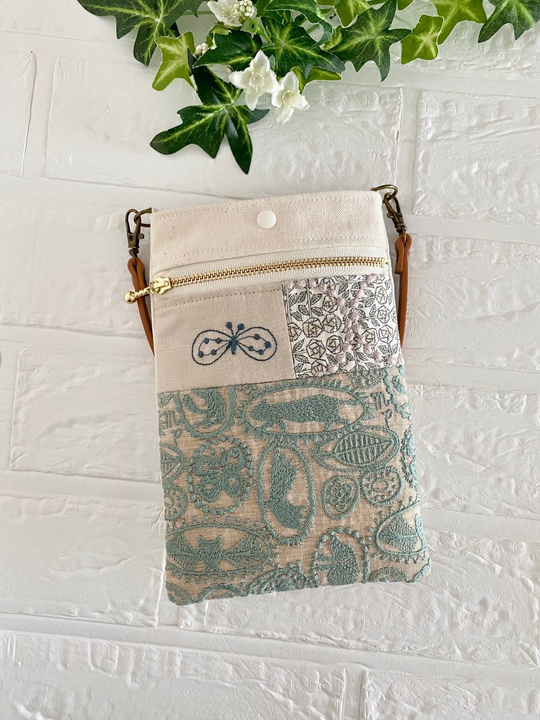 Minä Perhonen Patchwork Smartphone Pouch - 化妆包/杂物包 - 棉．麻 