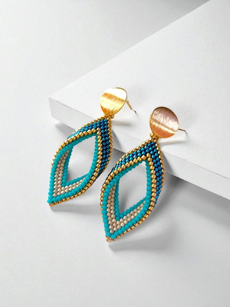 手工珠编．叶片缀饰．贝壳耳环：波希米亚．都会风格．森林绿与金色 - 耳环/耳夹 - 玻璃 蓝色