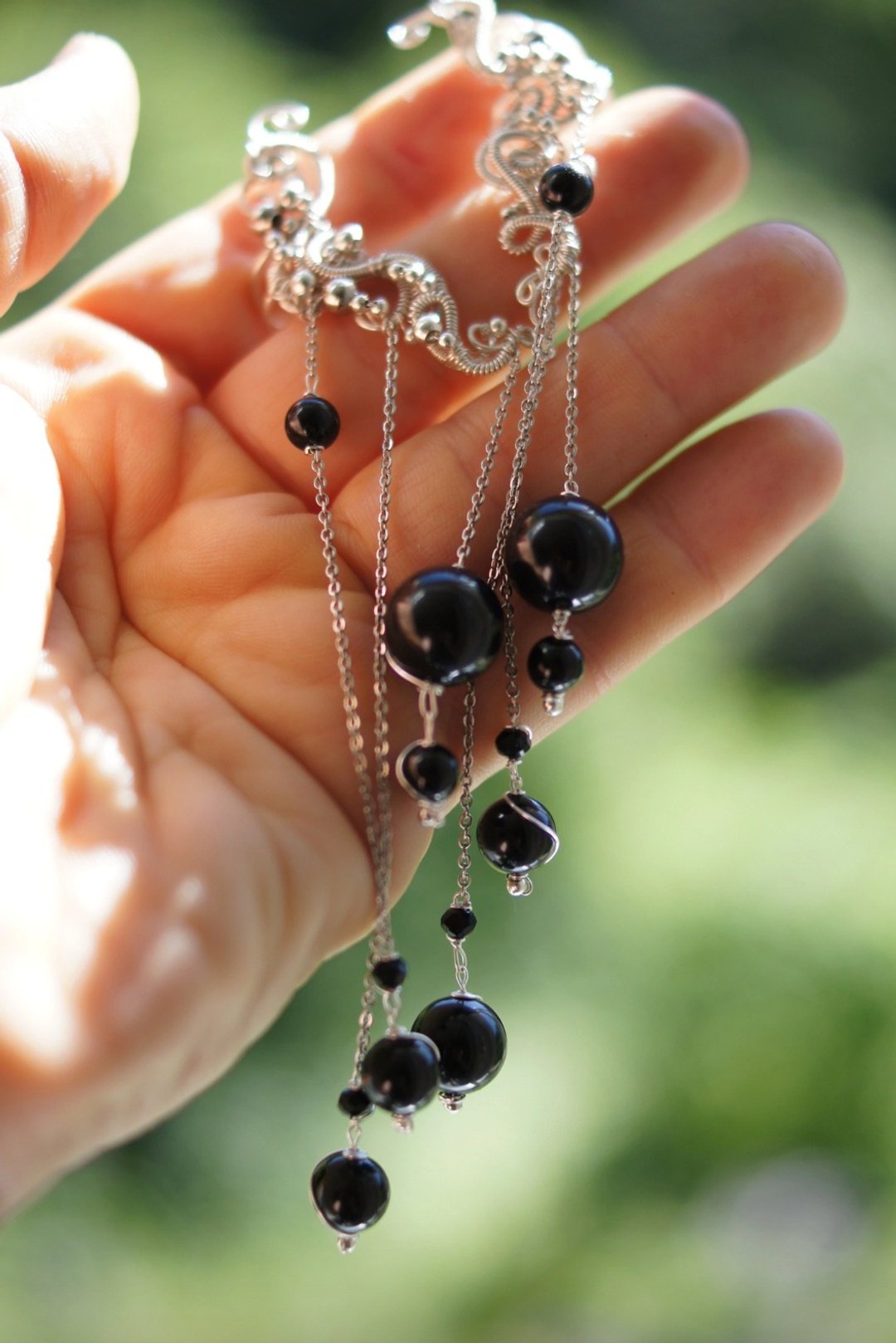A pair of ear cuffs with black beads, no piercing earrings - 耳环/耳夹 - 银 