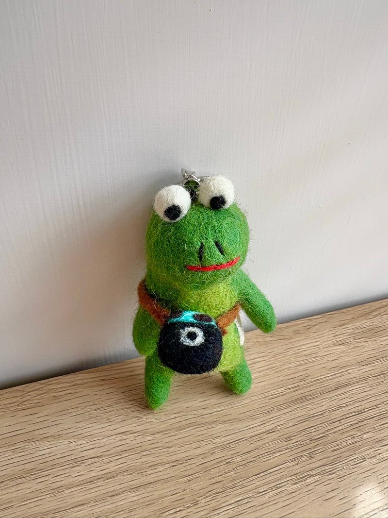 毛绒绒乐园 — 摄影小青蛙 • 羊毛毡手指偶吊饰 - 吊饰 - 羊毛 