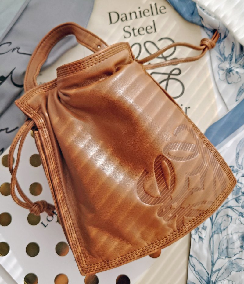 中古包 Loewe Flamenco 咖啡羊皮束口袋肩背包斜挎包单肩包束绳包 - 侧背包/斜挎包 - 真皮 咖啡色