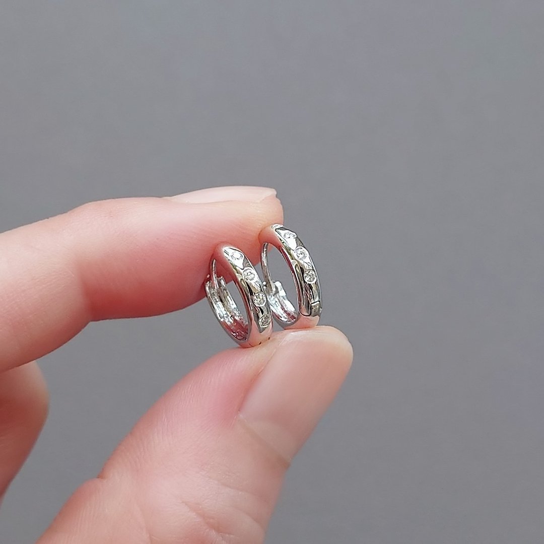 限量现货 - 纯 18K 白 天然钻石 日常厚实小耳圈 易扣式 (一对) - 耳环/耳夹 - 宝石 灰色
