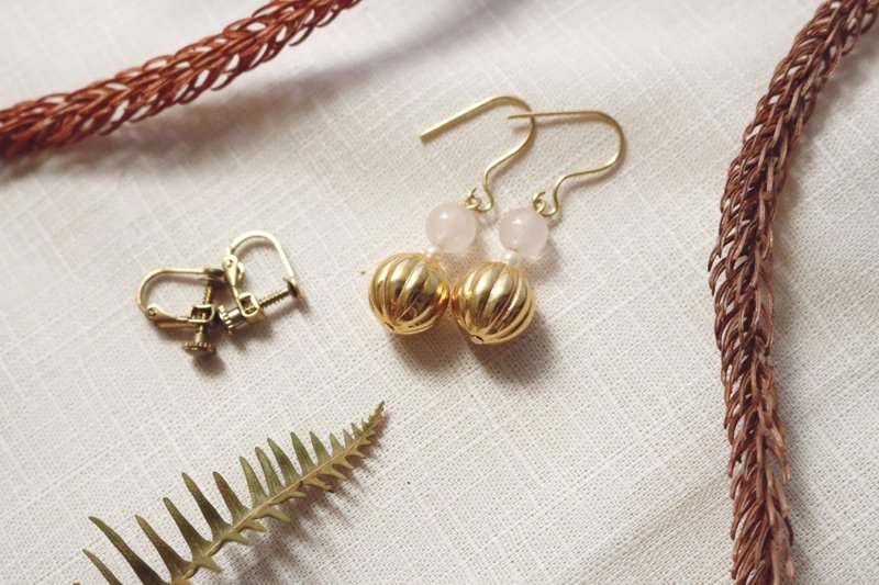 // VÉNUS觅饰 金色的女神 老珠 耳环  // ve013 - 耳环/耳夹 - 塑料 金色