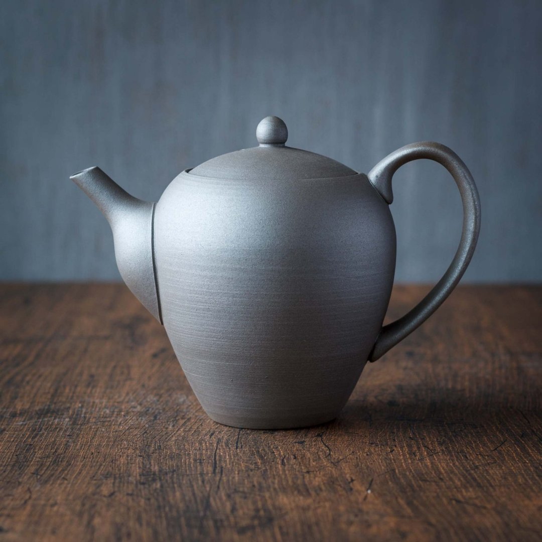 南景制陶园 どんぐり急须 日本手工铁质陶土茶壶 400ml - 茶具/茶杯 - 陶 灰色