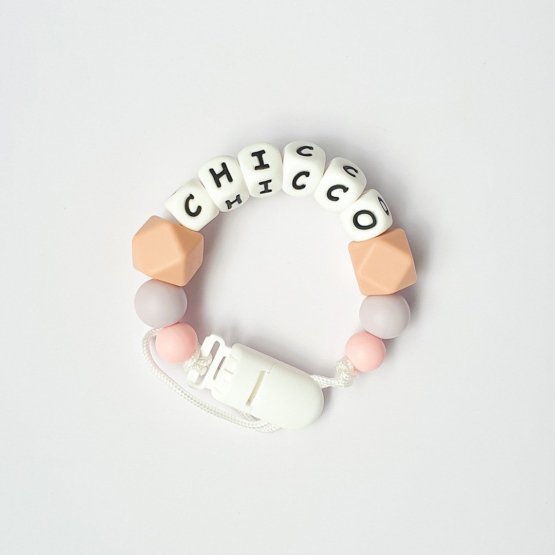 chicco 黑白字母  奶嘴链夹 / 定制化奶嘴链 可套香草奶嘴 - 玩具/玩偶 - 其他材质 粉红色