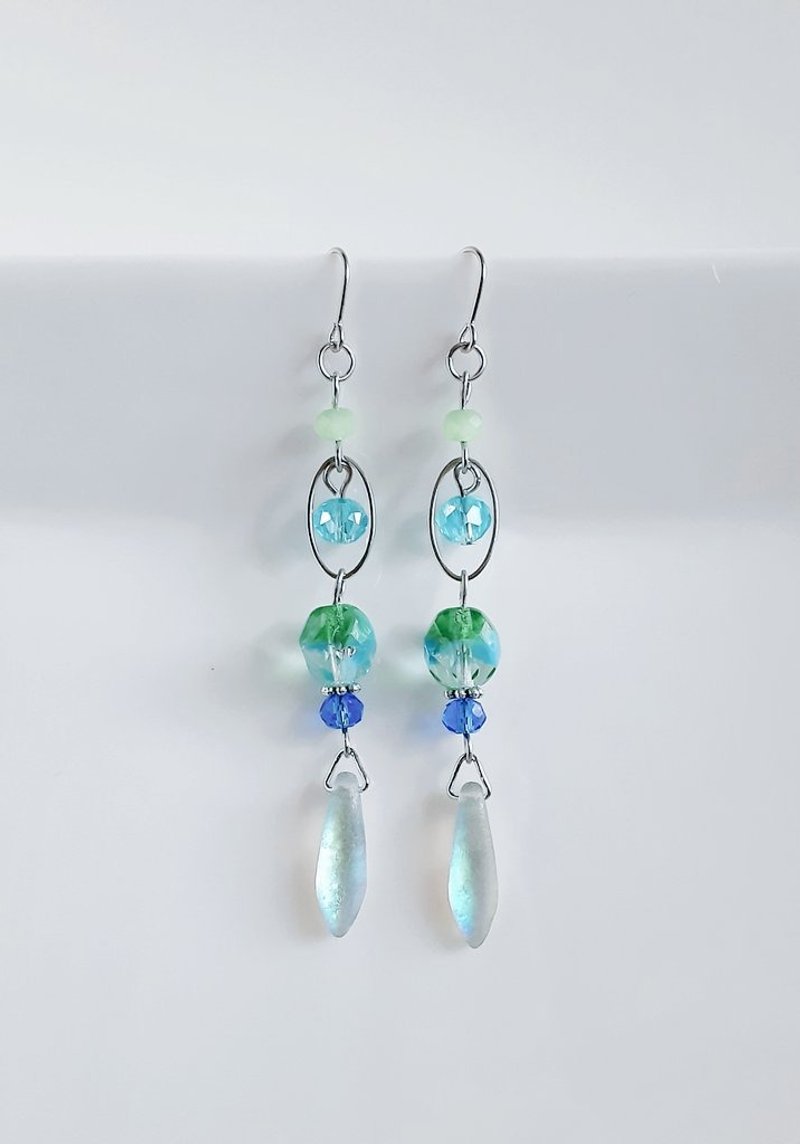 捷克珠与椭圆形圈的时尚长款耳环，生日礼物，捷克珠，风格耳环。可更换为抗过敏耳针或耳夹。 - 耳环/耳夹 - 玻璃 蓝色