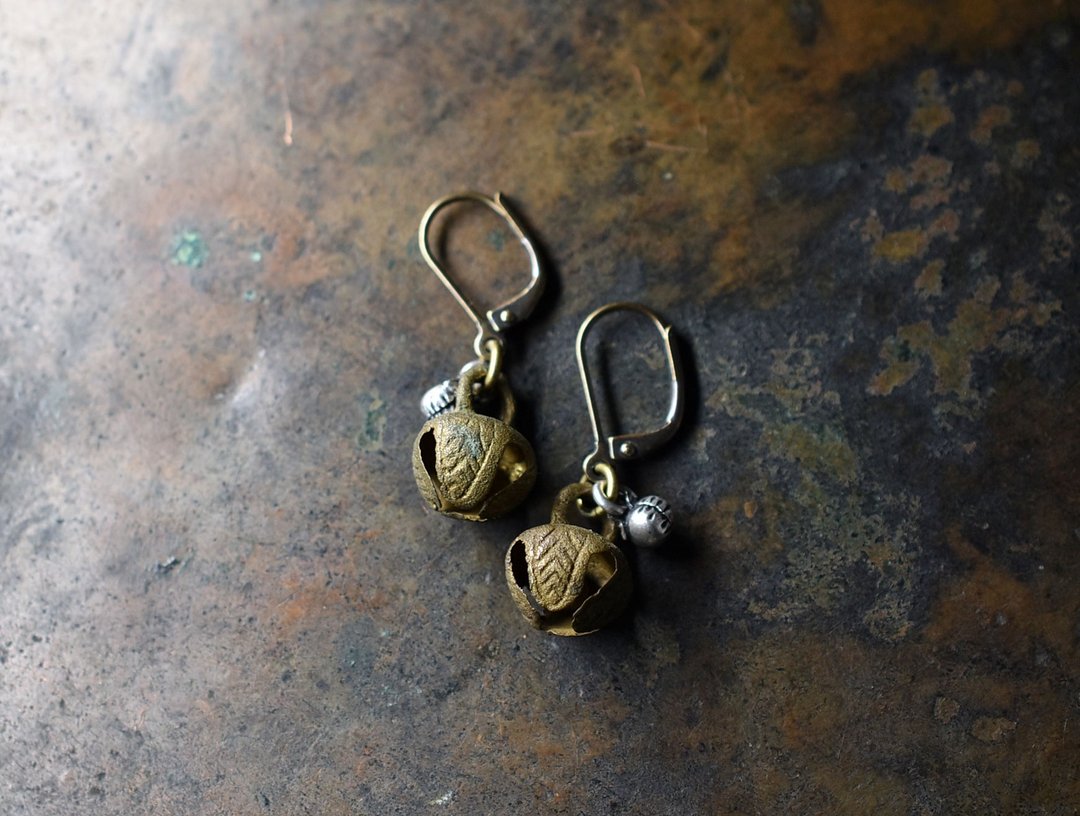gangle and Indian Silver small bell earrings - 耳环/耳夹 - 其他金属 金色
