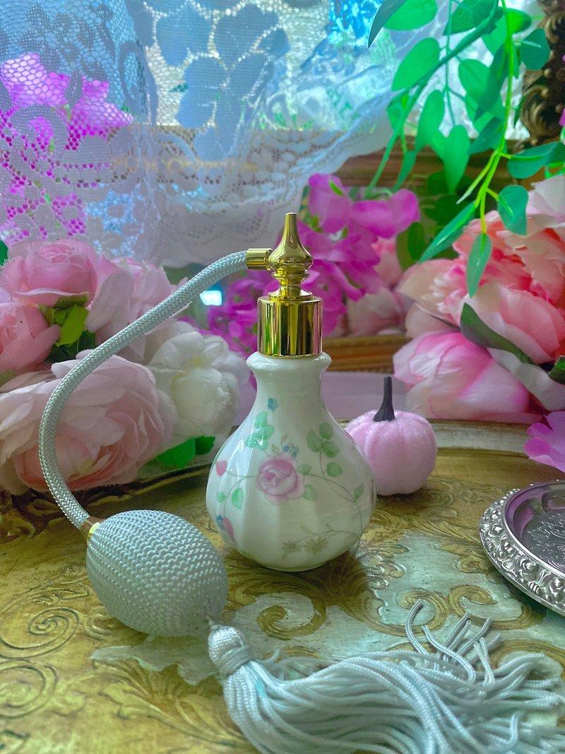 1992年英国制Wedgwood粉色玫瑰骨瓷香水瓶库存品圣诞礼物新年礼物 - 香薰/精油/线香 - 瓷 粉红色