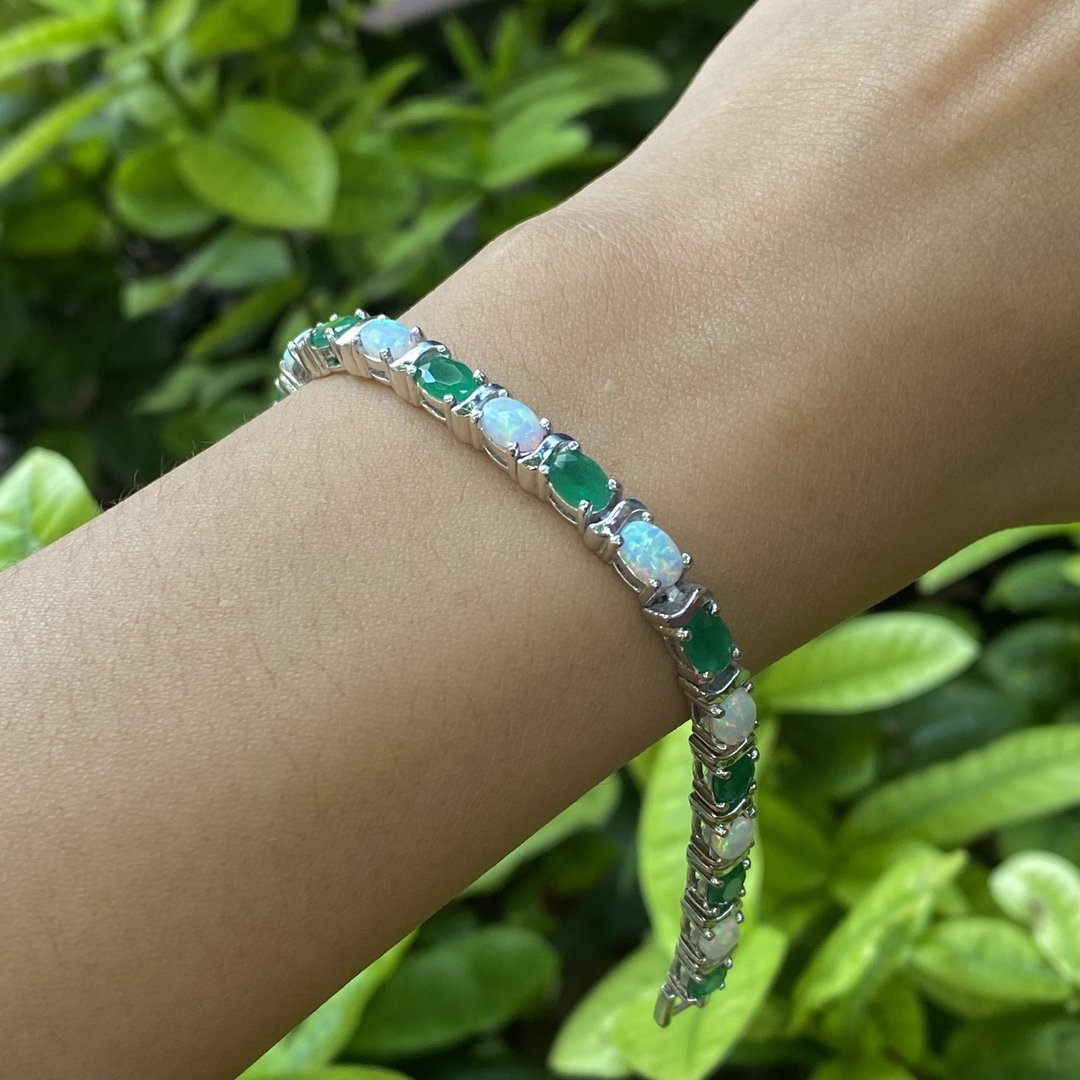 Stunning Emerald Stone and White Gilson Opal Tennis Bracelet 925 Sterling Silver - 手链/手环 - 纯银 白色