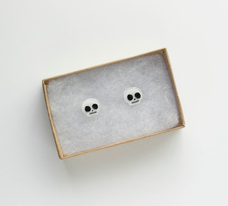 手作 手绘 骷颅头  耳钉 耳夹 - 耳环/耳夹 - 塑料 白色