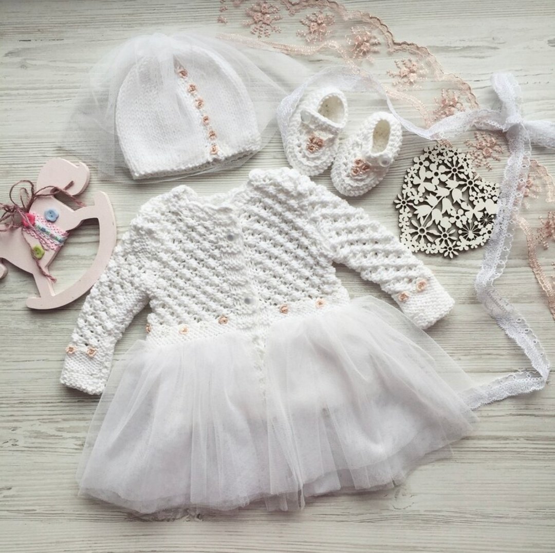 White dress with tulle, pearls and flowers, hat, booties for baby girl. - 包屁衣/连体衣 - 其他材质 白色
