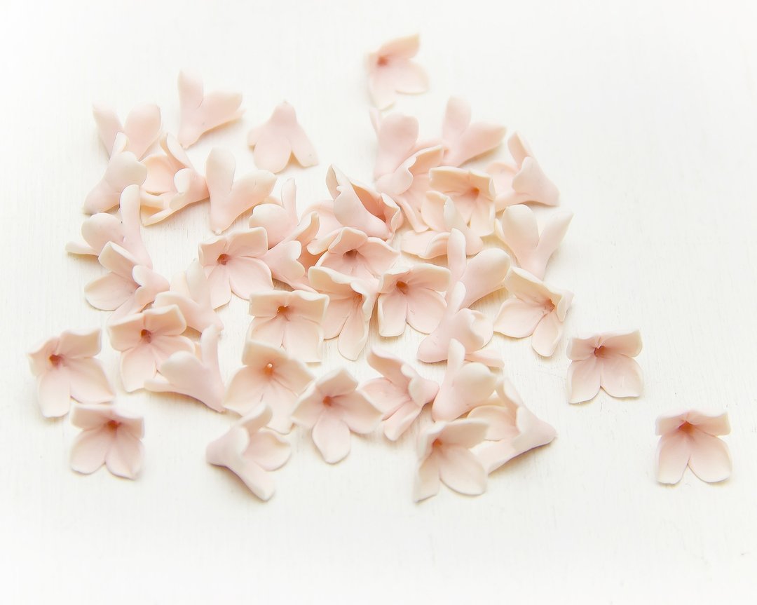 Pink Beige Flowers Beads 9-10mm,Flower Beads Polymer Clay,  Floral Beads - 零件/散装材料/工具 - 塑料 白色