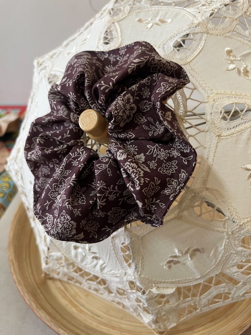 花糖可可/单色大肠圈发束/日本印花布 - 发带/发箍 - 棉．麻 咖啡色