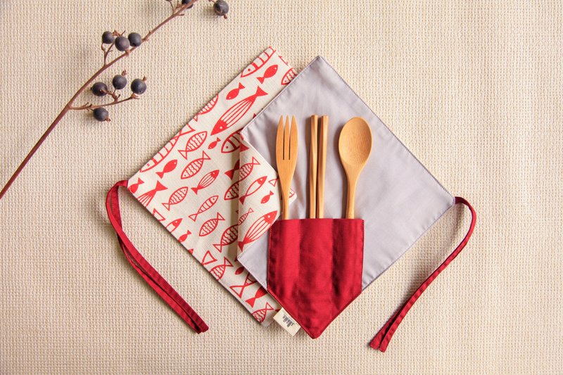 【一角餐具组】-红鱼水中游-  鱼 酒红 设计感 新年 - 餐刀/叉/匙组合 - 棉．麻 红色