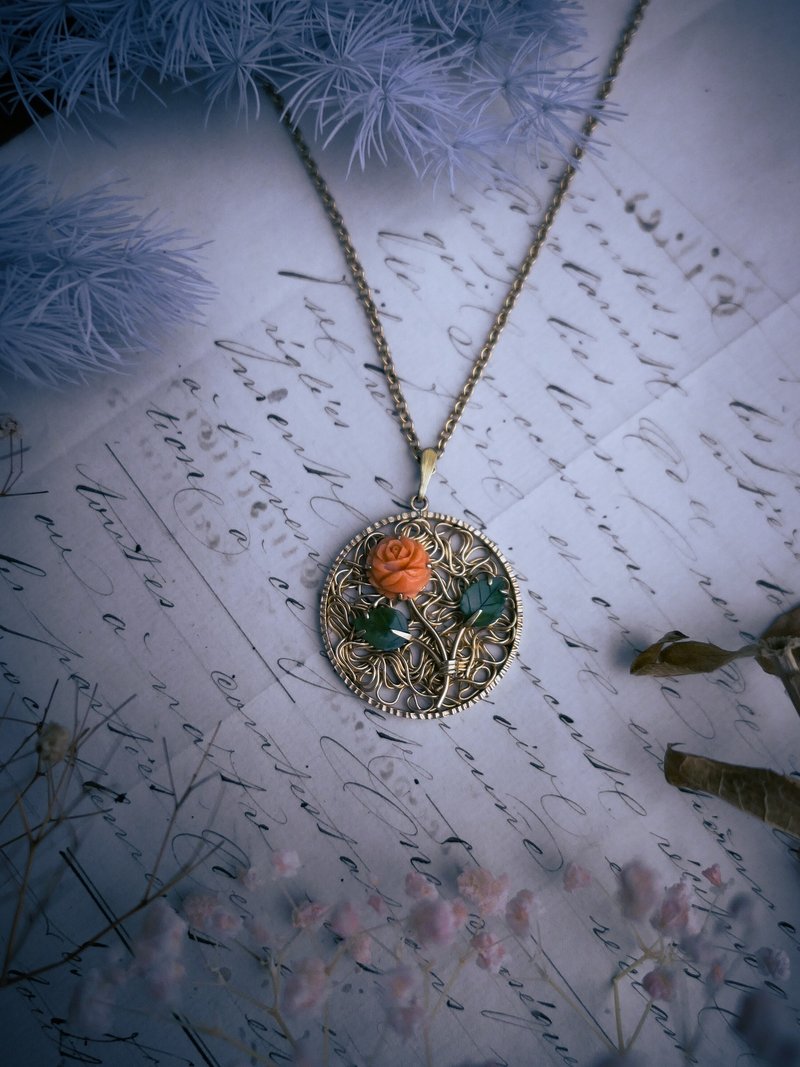 Krementz 珊瑚玫瑰翡翠叶 缠绕金丝项链—美国古董首饰 Vintage - 项链 - 玉石 