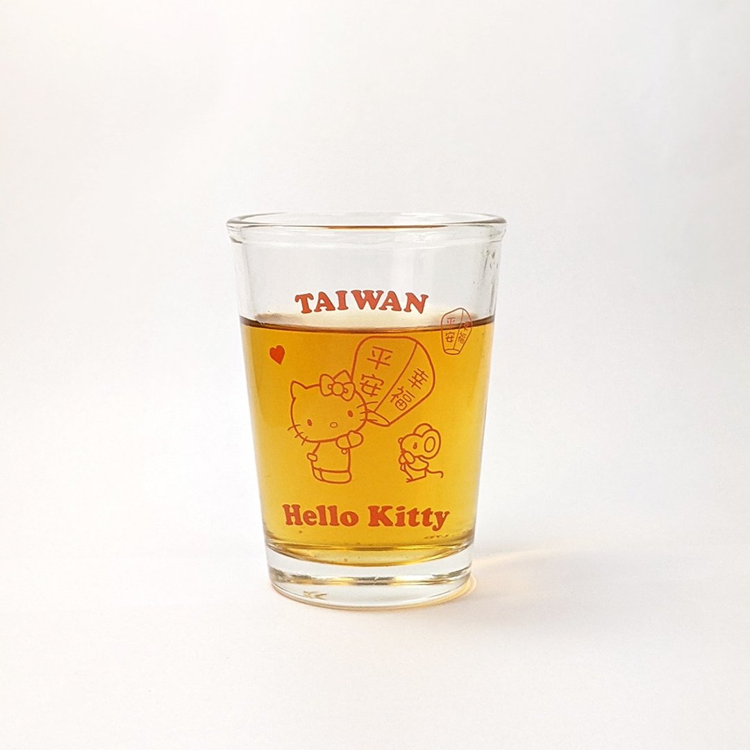 【漫游台湾 X 三丽鸥】Kitty啤酒杯-台湾限定+行李箱贴-士林 - 玻璃杯 - 玻璃 