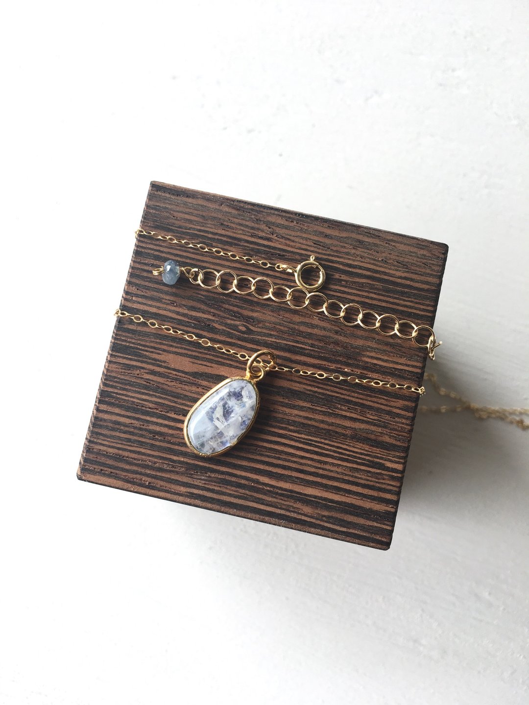 Moonstone necklace - 项链 - 石头 白色