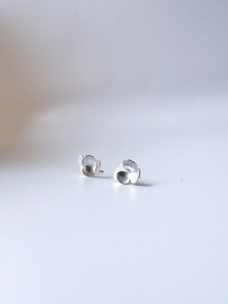 纯银 流萤小花 耳环 - 耳环/耳夹 - 其他金属 银色