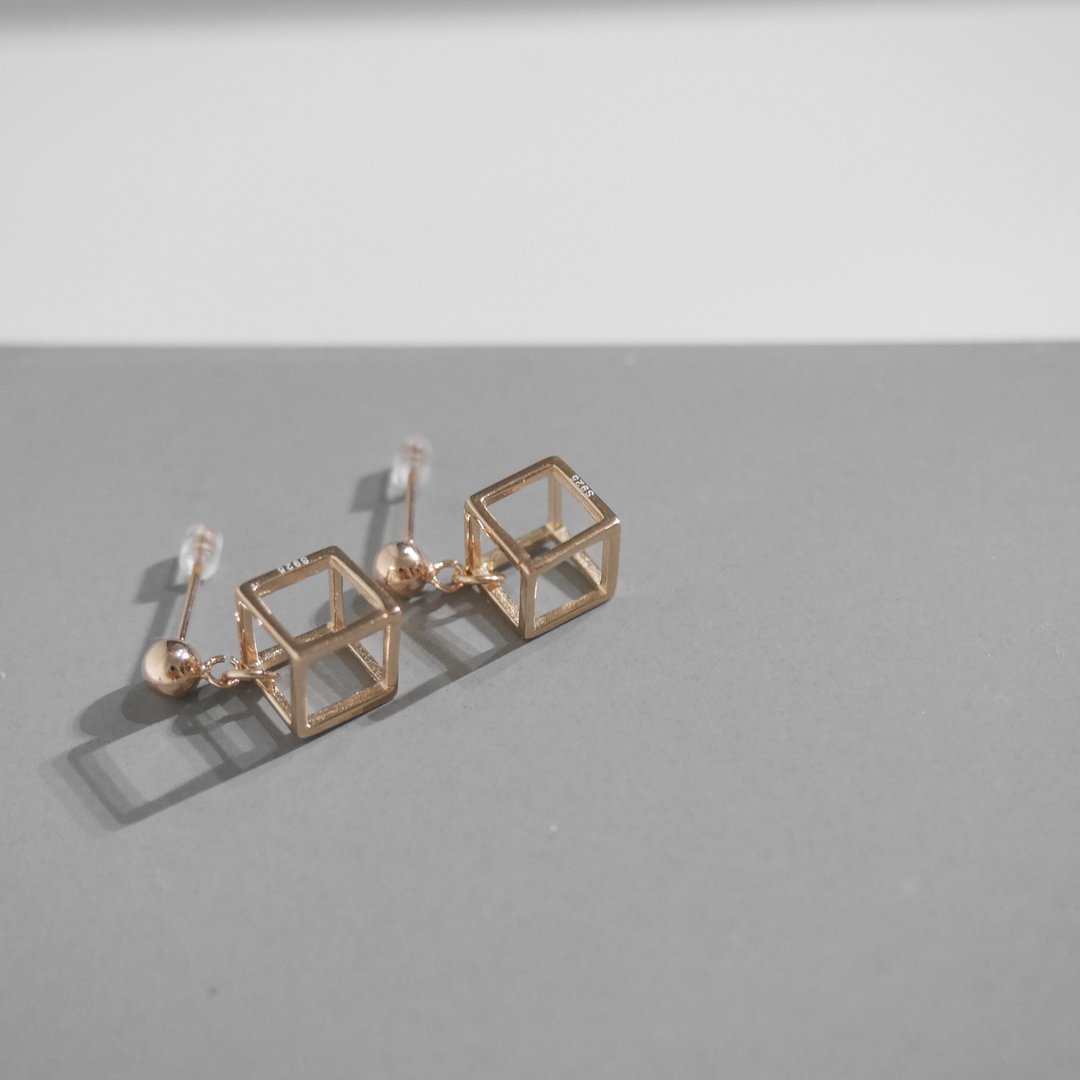 18K玫瑰包金 3D简约立方体吊咀耳环 情人节纪念礼物 可转耳夹 - 耳环/耳夹 - 其他金属 粉红色