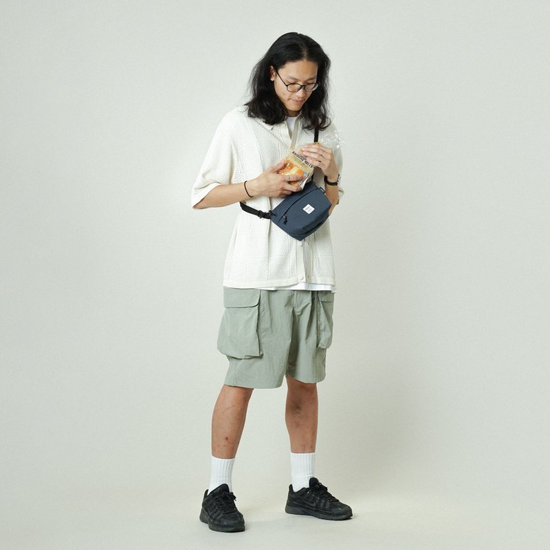 LUNA简约时尚外表之下能妥善收纳您的日常必需品简约轻巧斜背包 - 侧背包/斜挎包 - 环保材料 蓝色