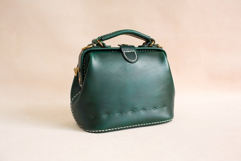 【切线派】医生包口金包纯手缝植鞣革女士可爱肩背包手提包湖水绿 - 侧背包/斜挎包 - 真皮 绿色
