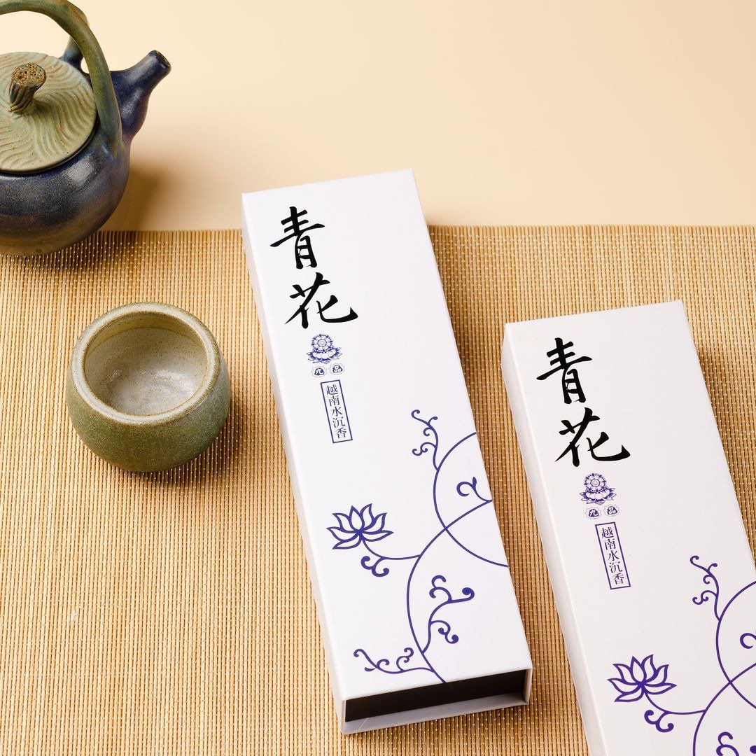 青花-九品越南惠安沉香-7寸卧香 - 香薰/精油/线香 - 其他材质 白色