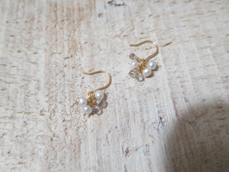 包14k金可可爱爱基本小珍珠透明日本珠耳环 - 耳环/耳夹 - 其他材质 金色