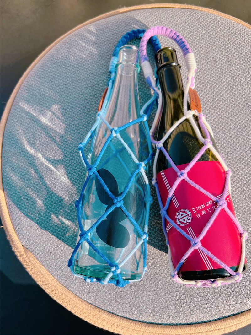 定制化礼物【 Sake to go 】酒瓶提袋 水瓶收纳 环保购物袋 - 手提包/手提袋 - 棉．麻 多色