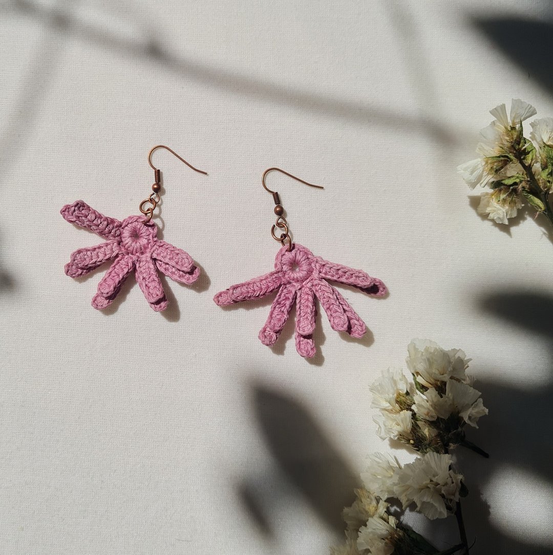 Half Flower earrings - 耳环/耳夹 - 棉 