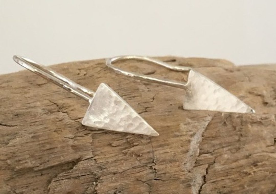 Triangle triangle silver earrings - 耳环/耳夹 - 宝石 