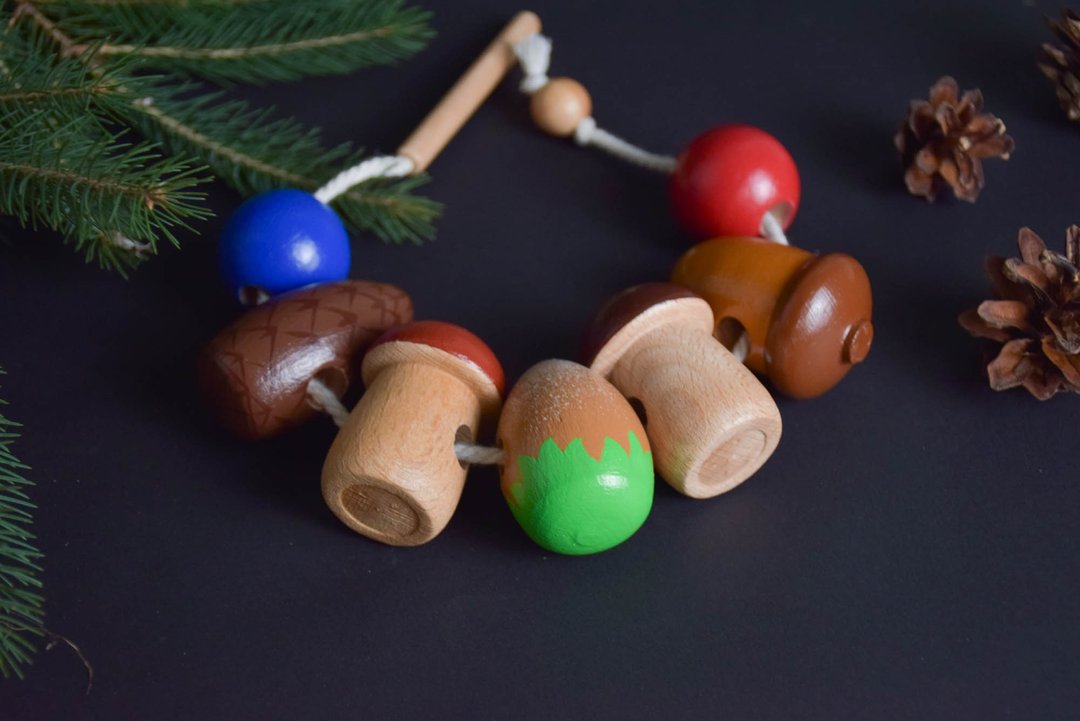 Montessori Lacing Toy Wooden Acorns - 玩具/玩偶 - 木头 咖啡色
