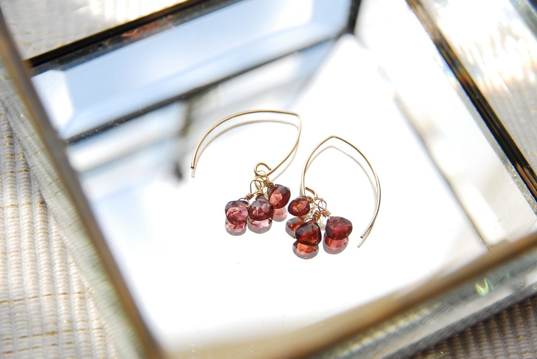 3 drops of Marx Hooke pierced earring of a small garnet  14kgf - 耳环/耳夹 - 宝石 红色