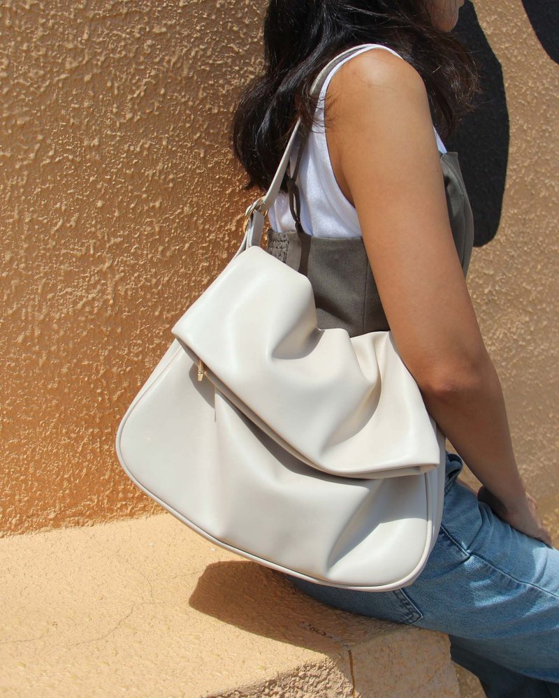 Sammy 慵懒感 随性 长短带两用袋 电脑袋 斜背 侧背 上肩袋 奶白 - 电脑包 - 人造皮革 白色