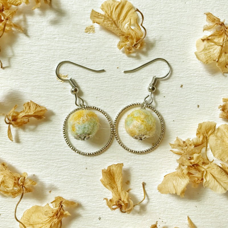 |星球系列| 混色土星垂坠耳环 可改耳夹 手作羊毛毡 - 耳环/耳夹 - 羊毛 蓝色