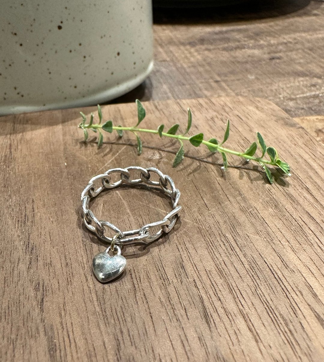 手作金工—古巴心链戒 925纯银戒指 爱心坠饰 古巴链固定戒围 - 戒指 - 纯银 银色