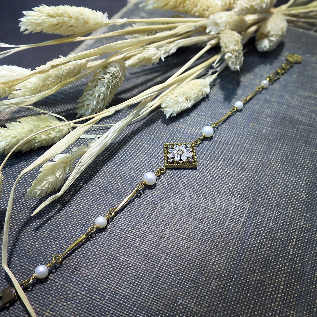 VIIART。花路。珍珠锆石黄铜手链|复古VINTAGE中秋月光花砖手环 - 手链/手环 - 其他金属 白色