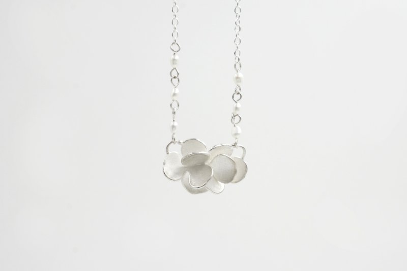 I-Shan13  山茶花瓣项链  珍珠链 - 项链 - 纯银 银色