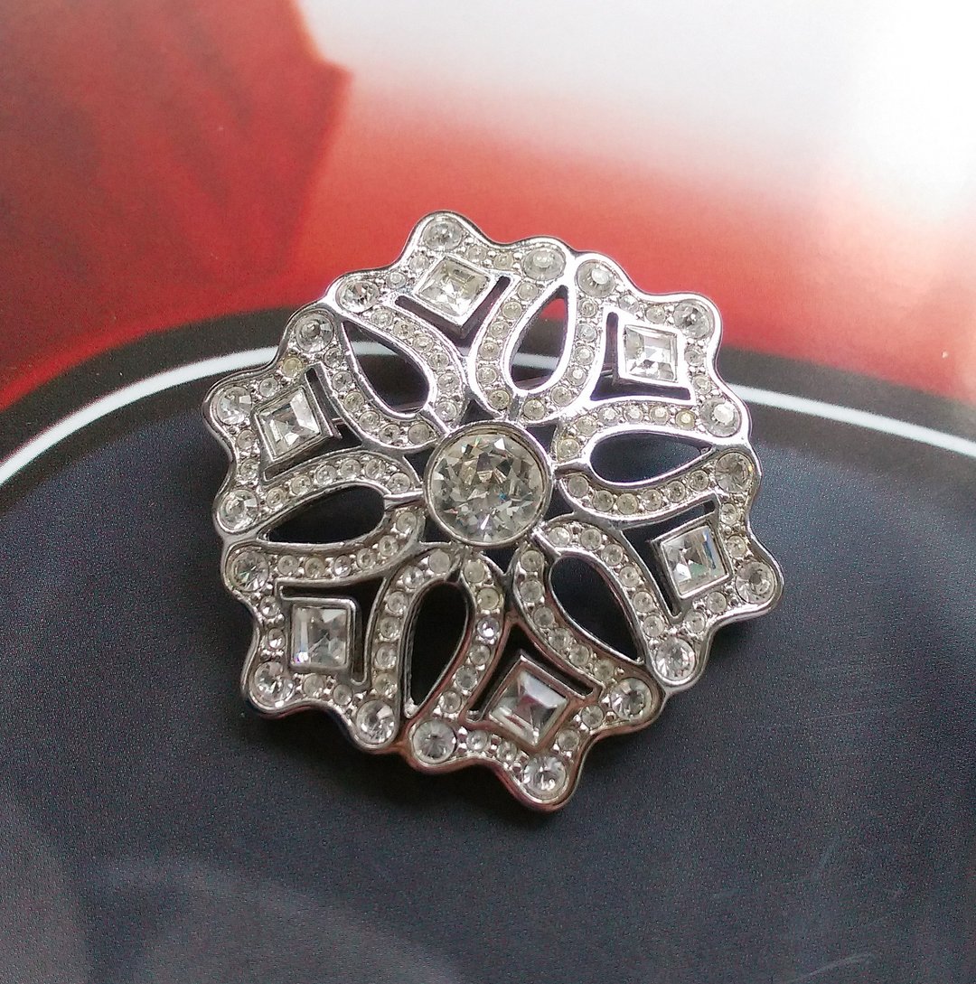 Swarovski  银色调 水晶花 别针。西洋古董饰品 - 徽章/别针 - 其他金属 金色