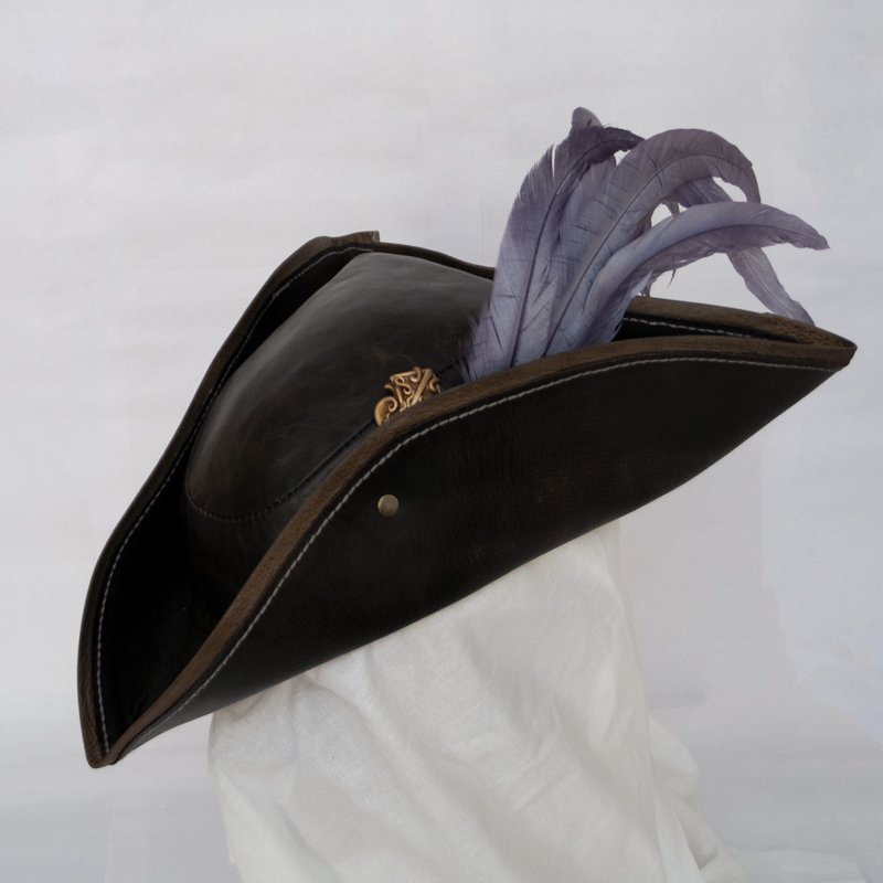 Lady Maria leather hat v.1 inspired Bloodborne / hat with feathers / tricorne - 帽子 - 真皮 咖啡色