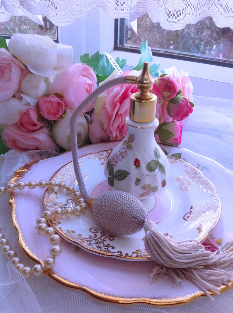 英国骨瓷玮致活Wedgwood Wild Strawberry野草莓骨瓷香水瓶香精瓶 - 其他 - 瓷 多色