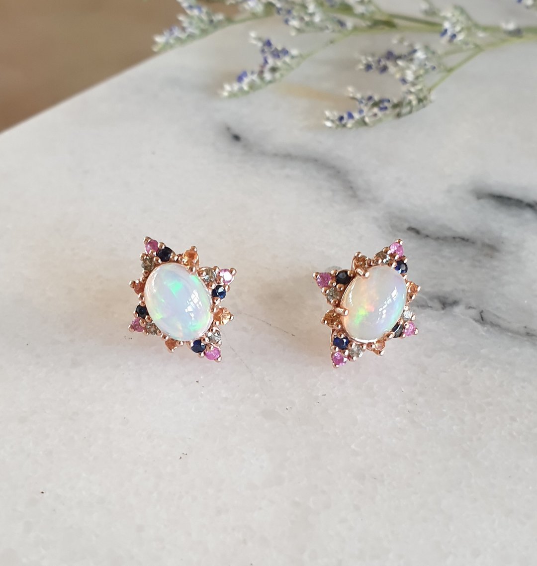 Opal earrings decorated with fancy sapphire - 耳环/耳夹 - 半宝石 白色