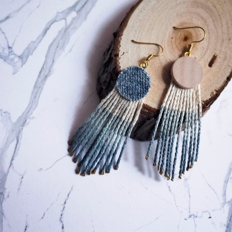 渐层流苏耳环  经典蓝 - 耳环/耳夹 - 棉．麻 蓝色