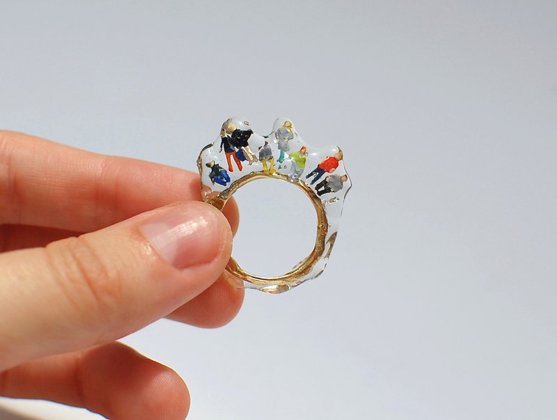 手工小人树脂戒指 金镀金黄铜 - 戒指 - 树脂 金色