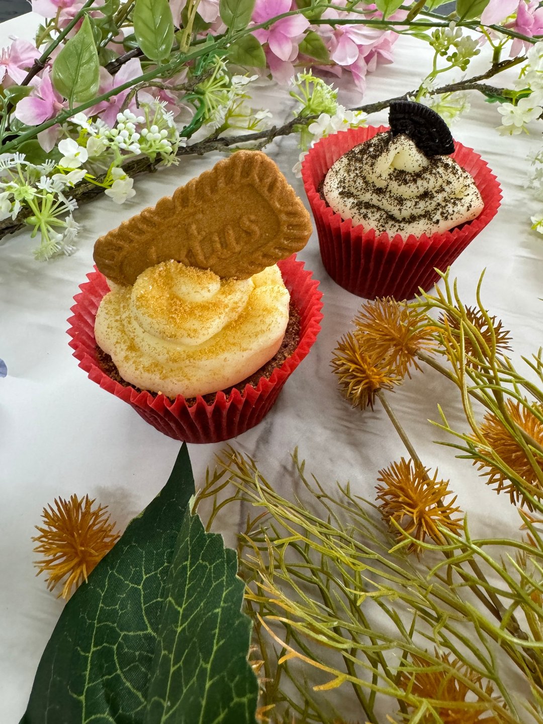 AY baker Oreo香草夹心饼干 比利时莲花薄脆饼杯子蛋糕 - 蛋糕/甜点 - 新鲜食材 金色
